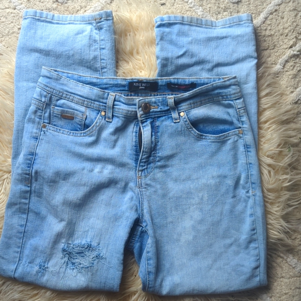 NINE WEST "Taylor" wide cuff capris/ light wash Distressed 6
